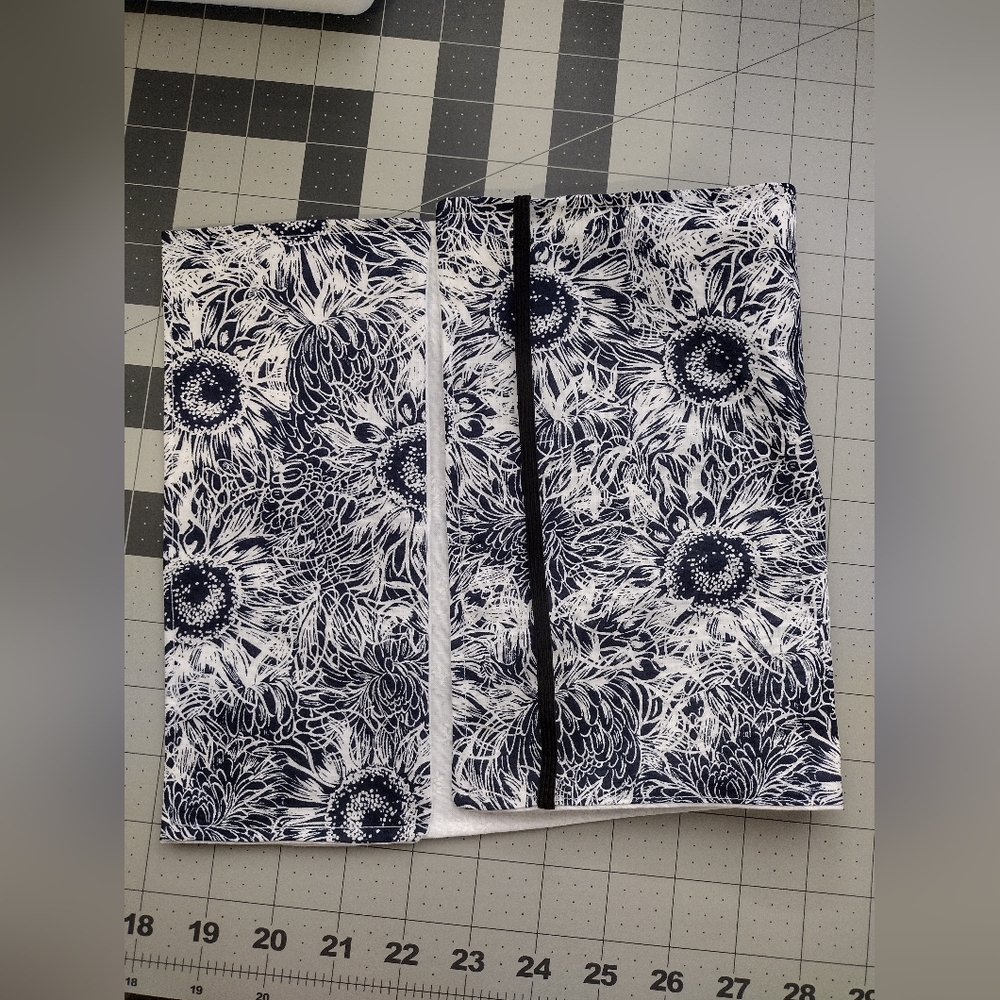 Adjustable Book Cover 📚